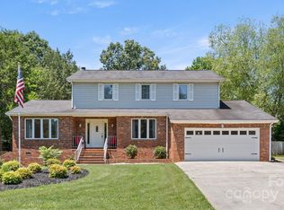 321 Swampfox Dr, Fort Mill, SC 29715