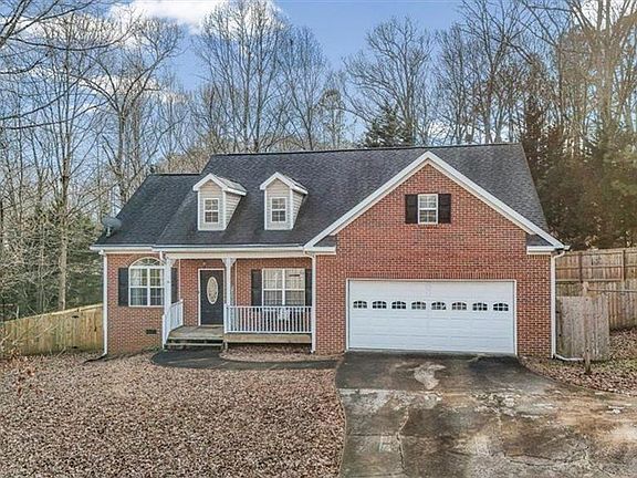 3rd image of 121 Fox Wood Ct