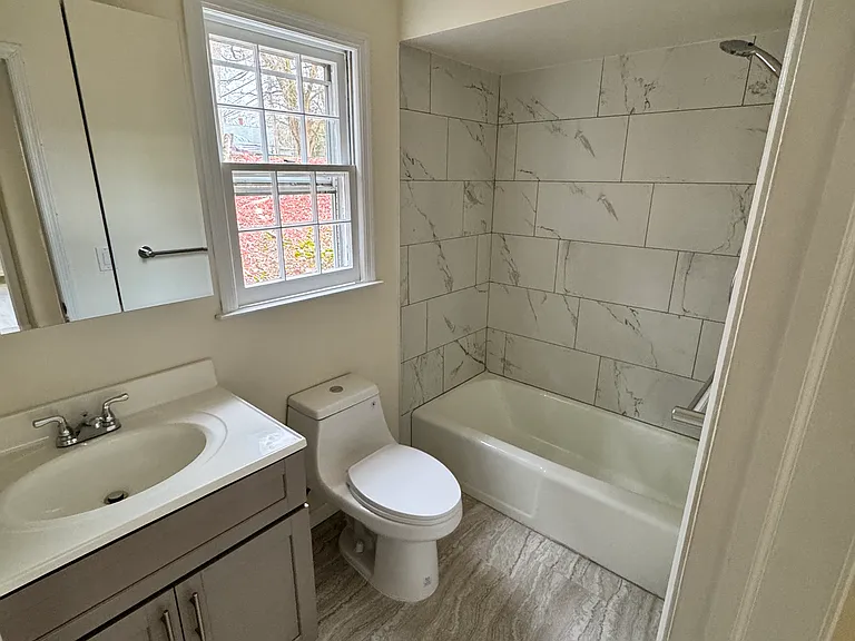 320 E Main St #1-B — Photo 6