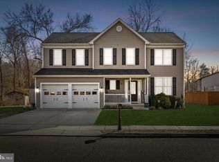 24 Hixon Dr, Burlington, NJ 08016