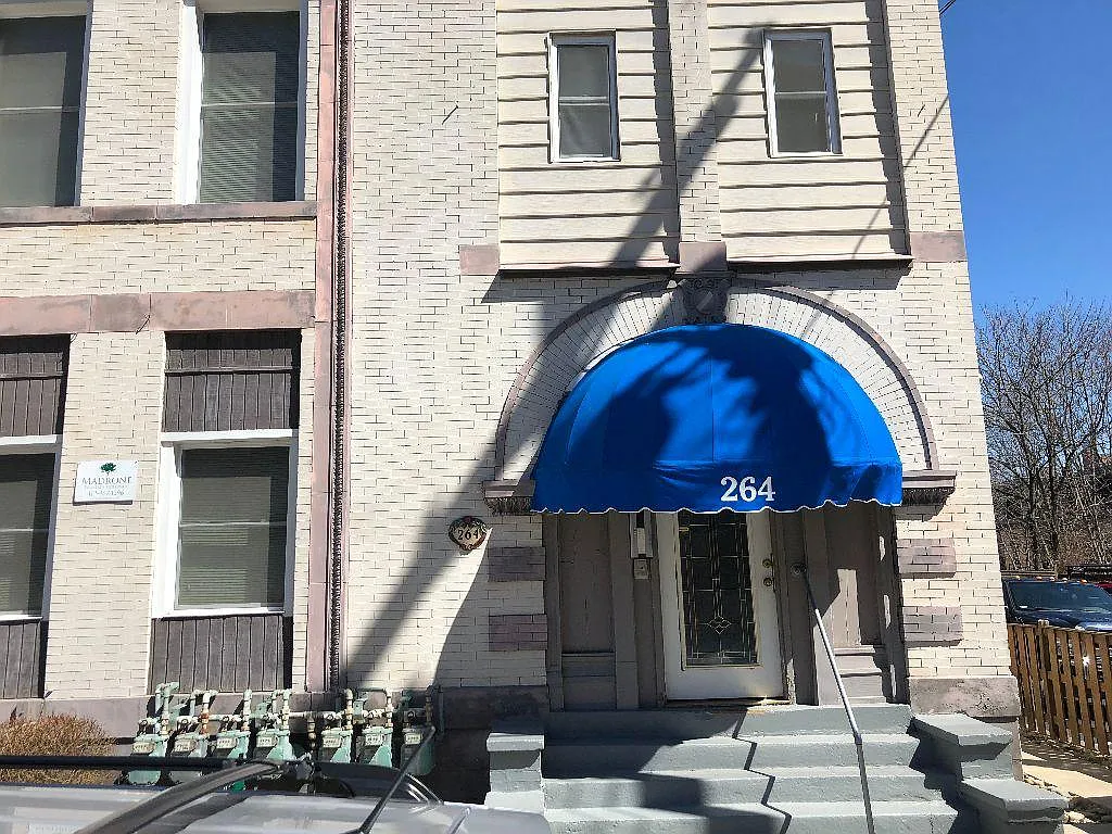 Photo 1 of 4 - 264 Melwood Ave #2R - Pittsburgh, PA Primary Photo - 264 Melwood Ave #2R
