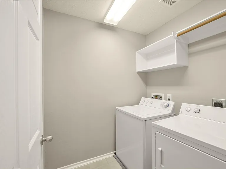 171 N Burberry Park Cir — Photo 30