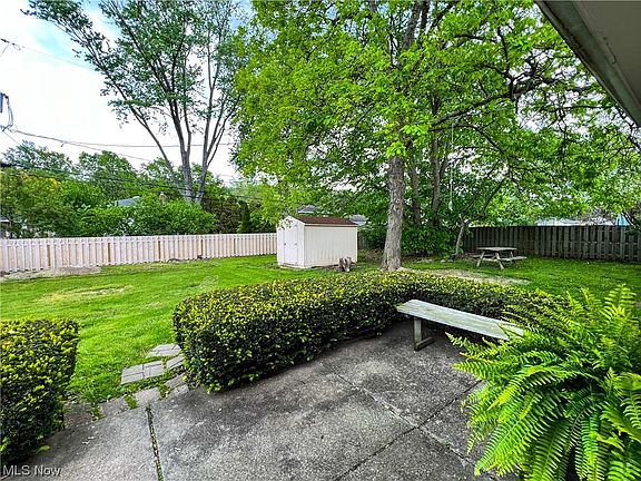3rd image of 15820 Hickox Blvd