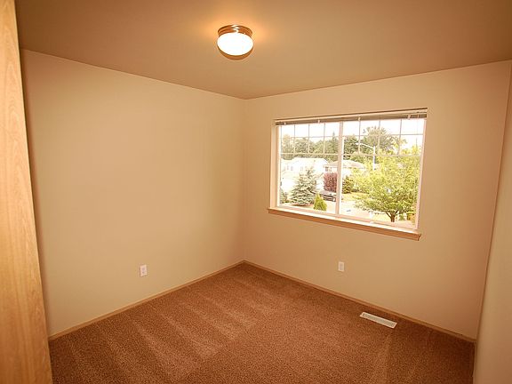 5th image of 326 96th Dr SE