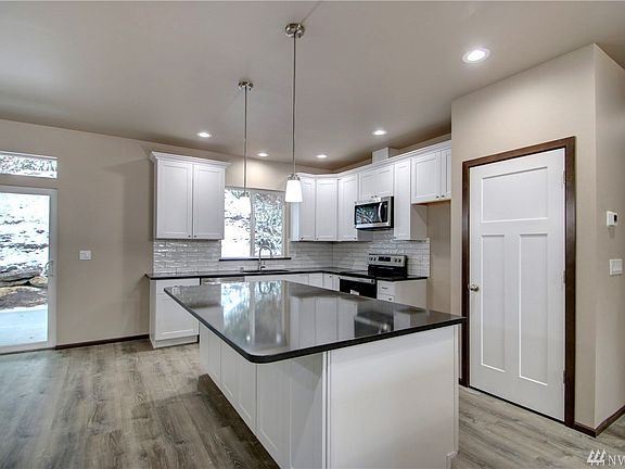 3rd image of 429 W Alder Dr