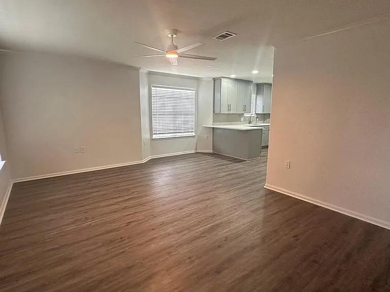 2702 Vienna Pl — Photo 2