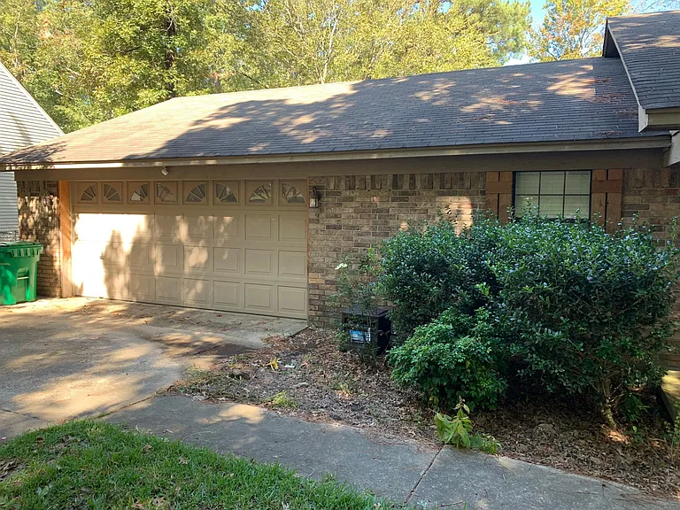 2912 Denise Dr — Photo 3