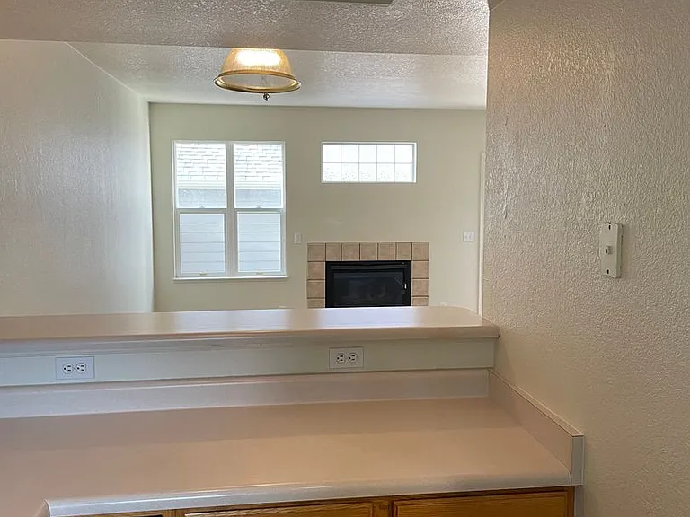2950 Neil Dr #8 — Photo 4