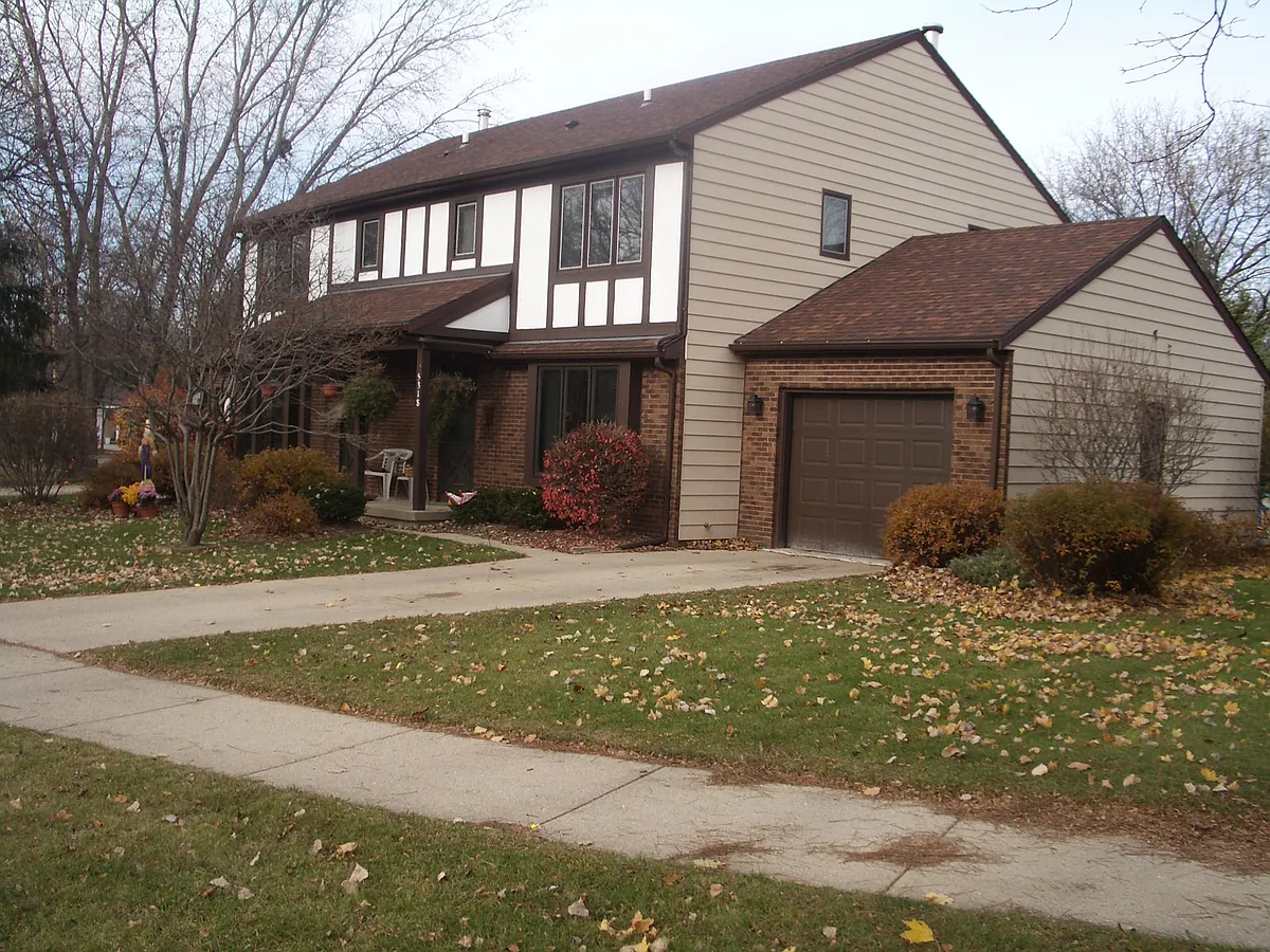 Building Photo - 5318 Manitowoc Pkwy #5318