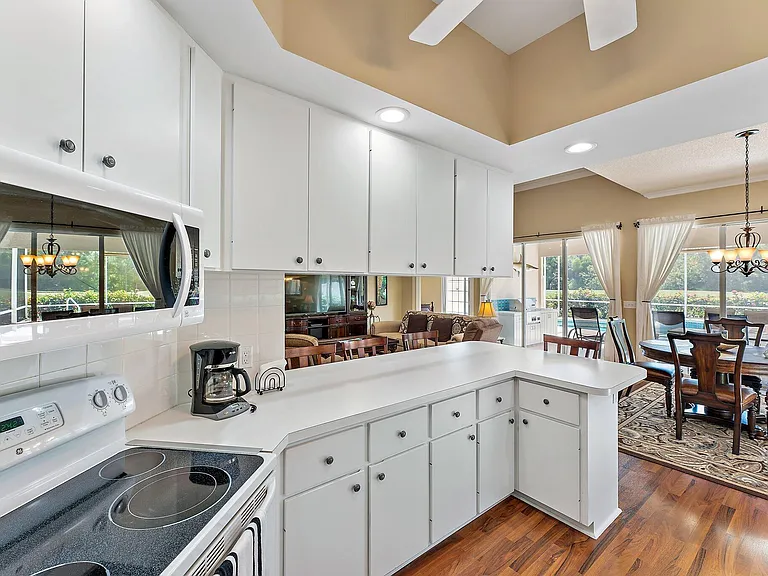 8485 SE Palm Hammock Ln — Photo 10