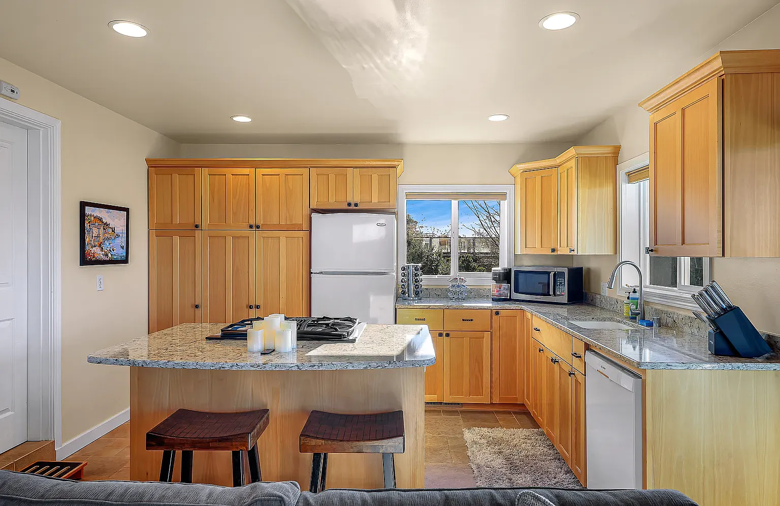 2 bed, 1200 sqft, $3,800 — Photo 2
