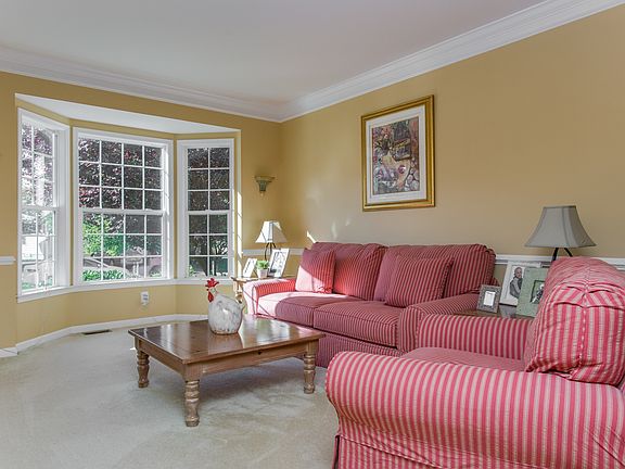 3rd image of 324 Quail Dr N