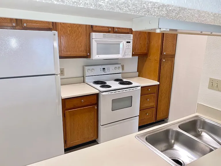2121 El Paseo St #1604 — Photo 6