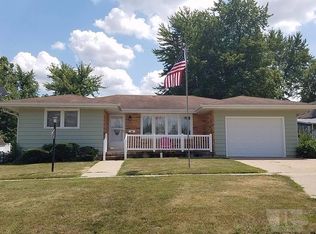 309 E Spring St, Sigourney, IA 52591