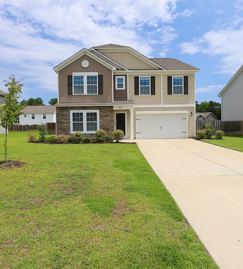 4 bed, 2.5 bath, 2596 sqft, $2,400 — Photo 3