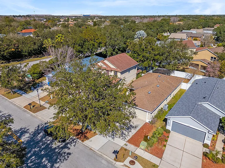 11806 Whisper Creek Dr — Photo 37