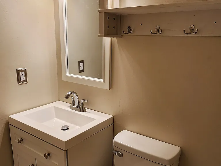 2110 Twin Ave #B — Photo 9