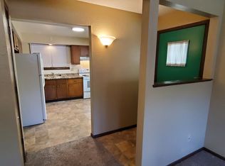2975 Wildwood Dr, Dubuque, IA 52001