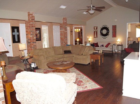 5th image of 4006 Crestridge Dr