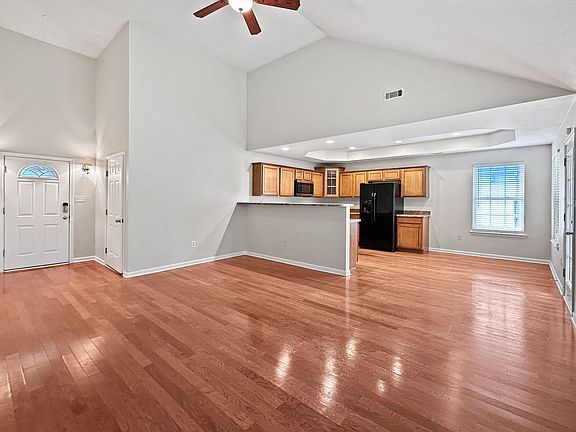 5th image of 721 Chamberlain Manor Way