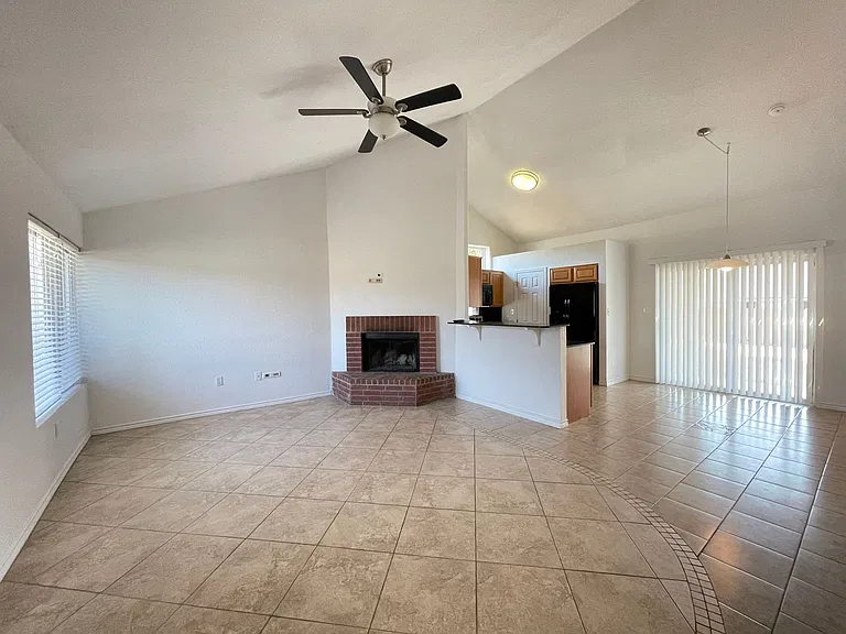 206 Ariana Ct — Photo 2