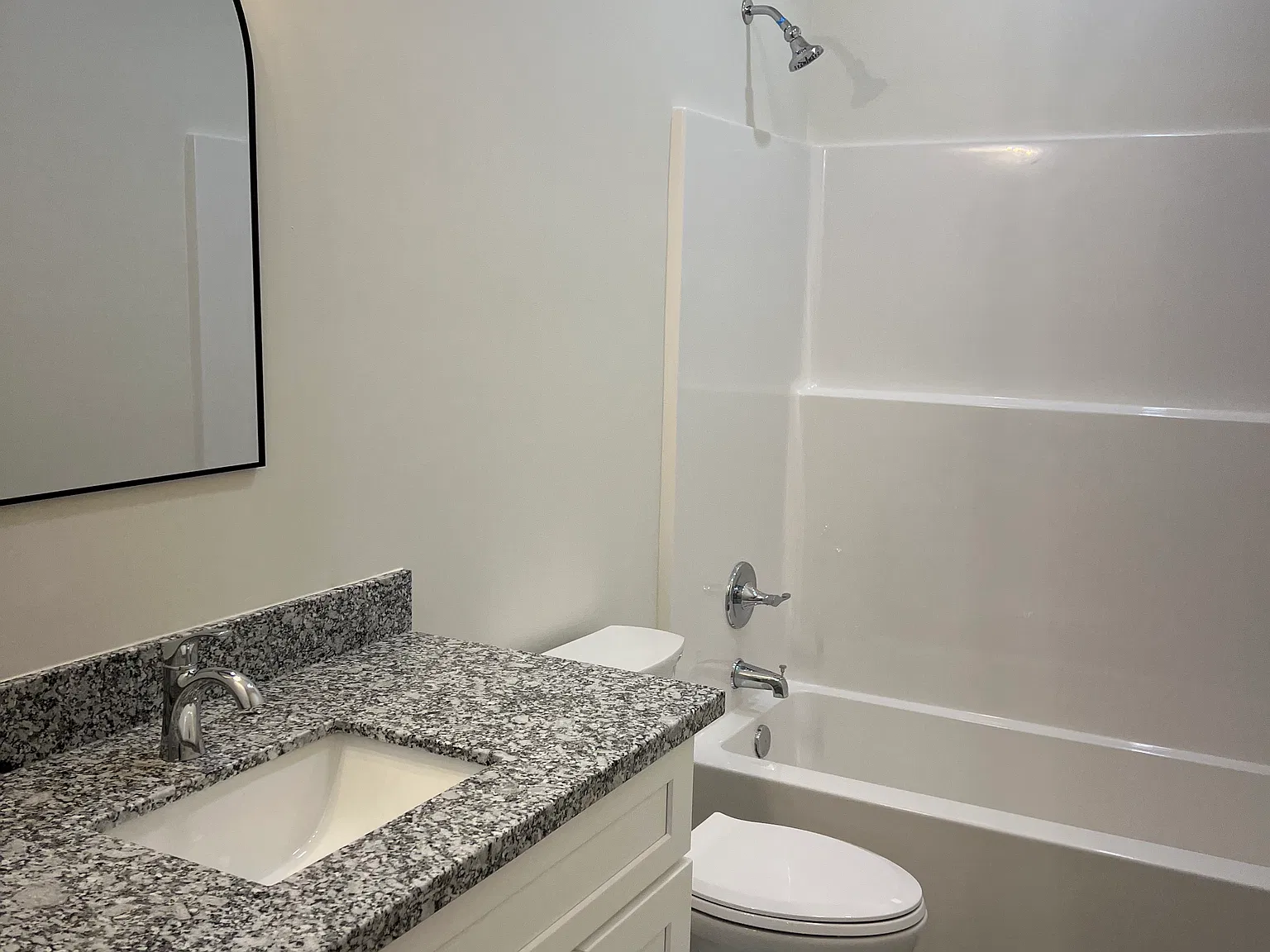 3 bed, 1300 sqft, $1,800 — Photo 2