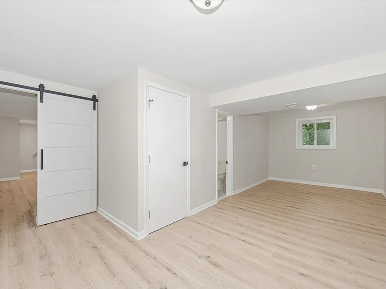8624 Parliament Dr — Photo 37