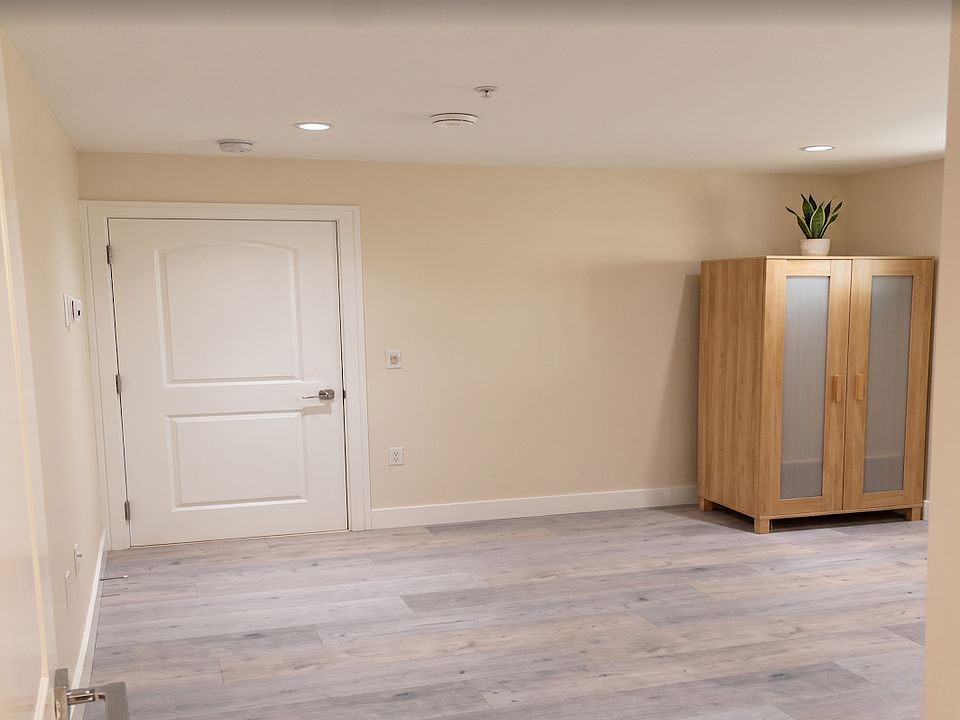 1st image of 3433 Turner St #5
