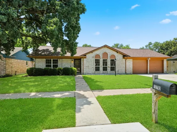 13703 Fernhill Dr, Sugar Land, TX 77498