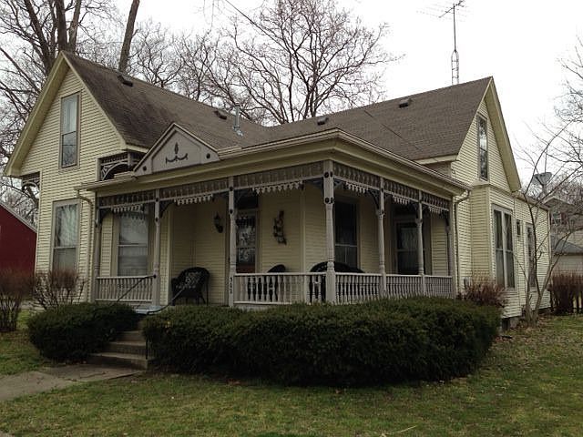 2nd image of 302 Tavern St
