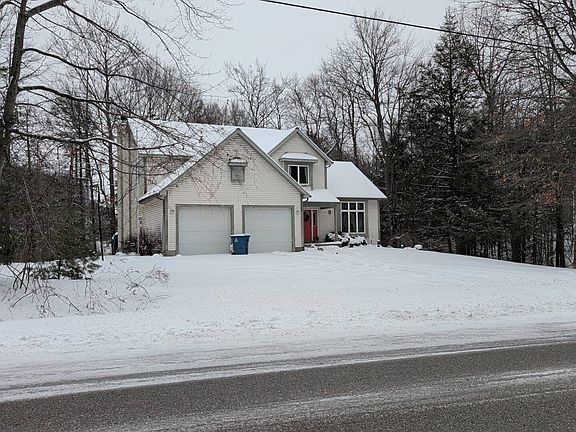 3rd image of 16349 Hemlock Dr