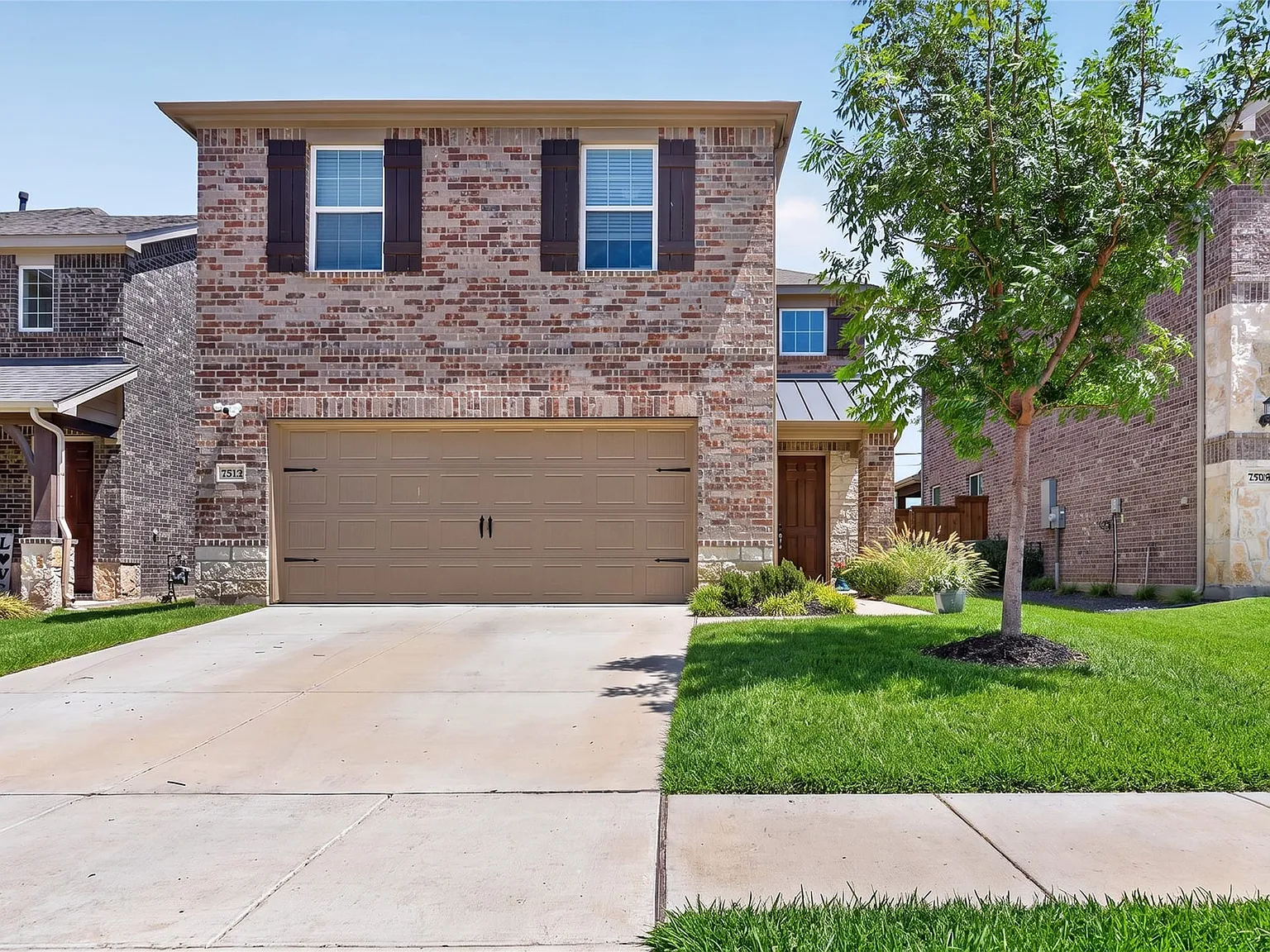 4 bed, 3.0 bath, 2519 sqft, $3,400 — Photo 2