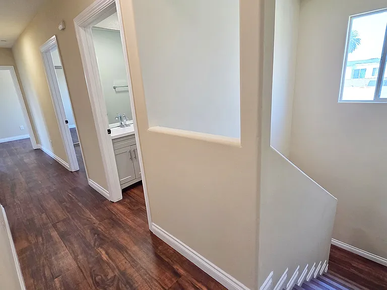 1719 W 39th Pl — Photo 9