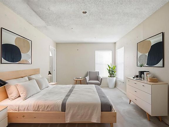 4th image of 4205 Tall Oak Ln