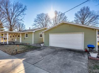 625 N Franklin St, Staunton, IL 62088