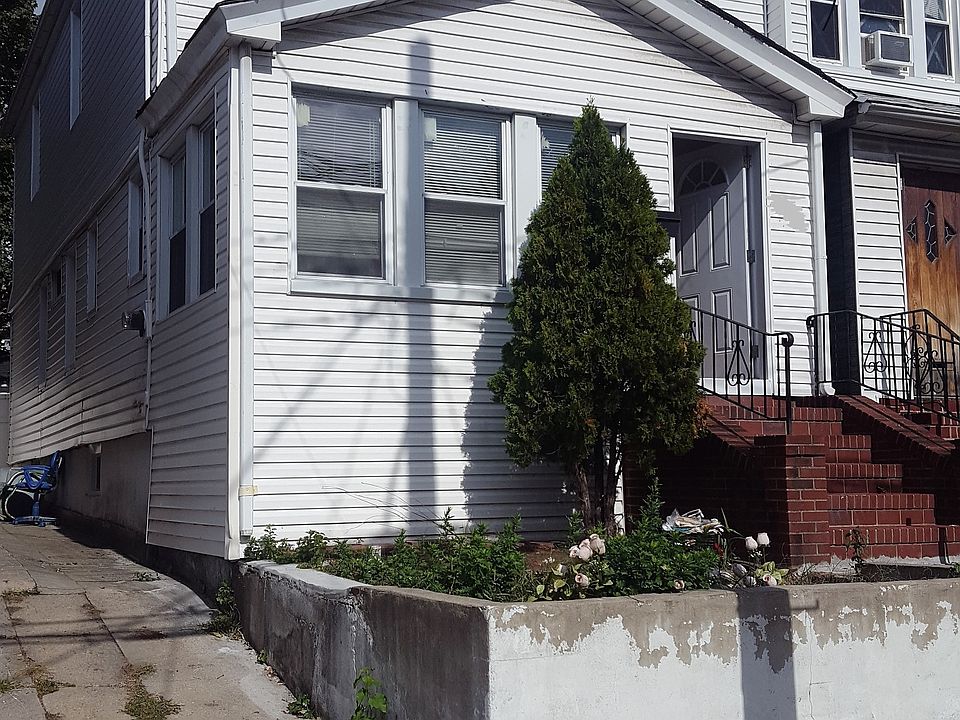 1st image of 90-23 93 Ave