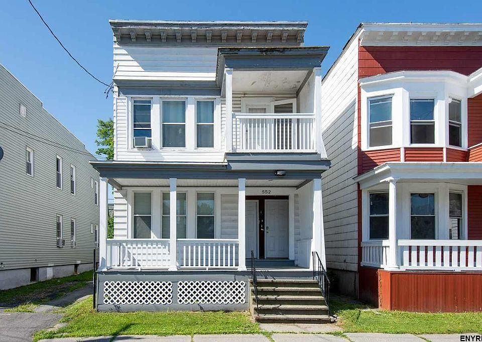 1st image of 552 Hudson Ave #2