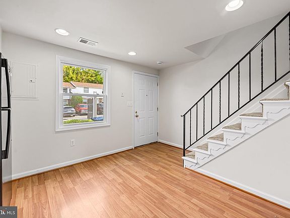 4th image of 28 Carroll View Ave #28