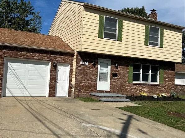 8907 Woodridge Ln, Mentor, OH 44060