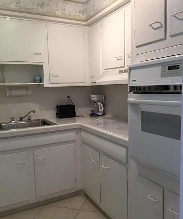 5th image of 885 SE 19th Ave APT 1
