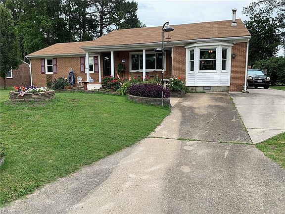 3rd image of 4141 Summerset Dr