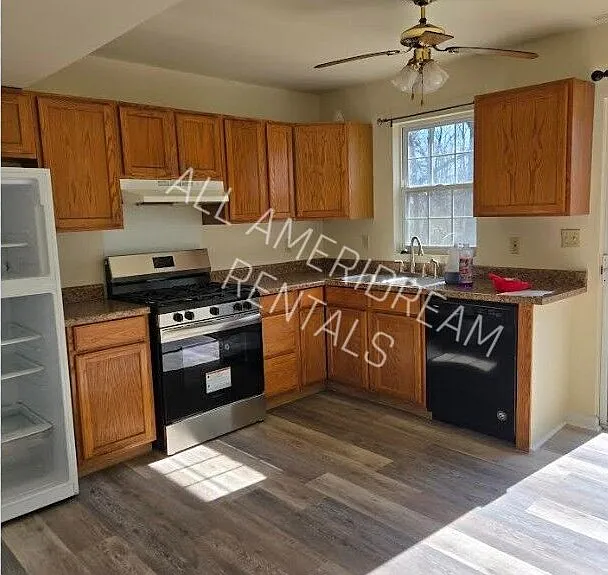 120 Orchard Ln — Photo 2