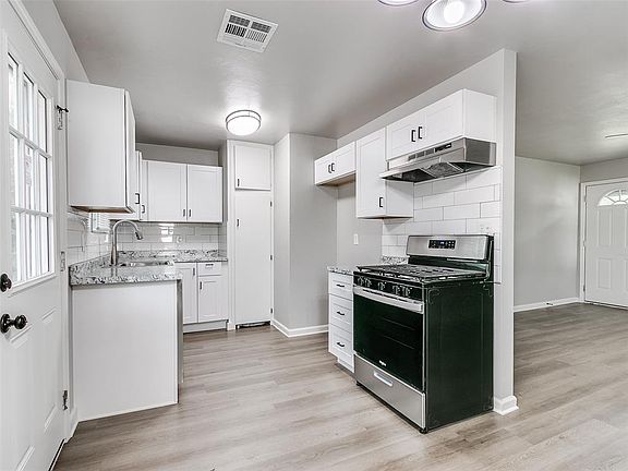 3rd image of 3901 SE 24th St