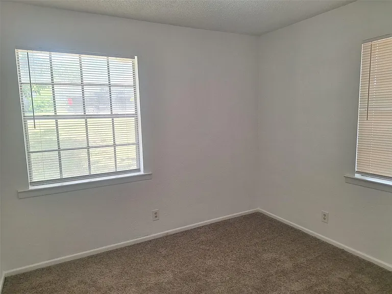 6005 Barry Dr — Photo 19