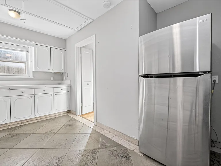 3731 Drake St — Photo 14