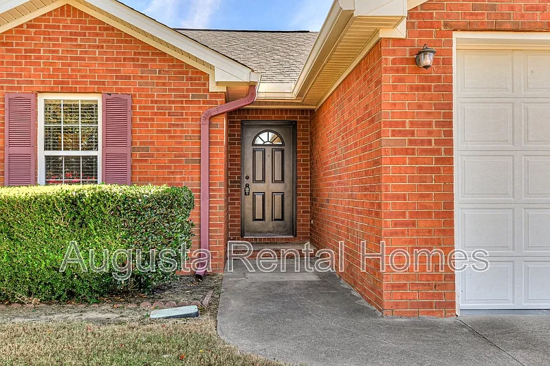 4 bed, 2.0 bath, 1551 sqft, $1,880 — Photo 3