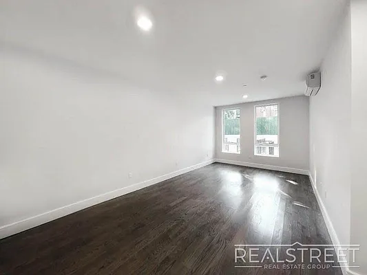 Rented by Real Street Inc | media 4