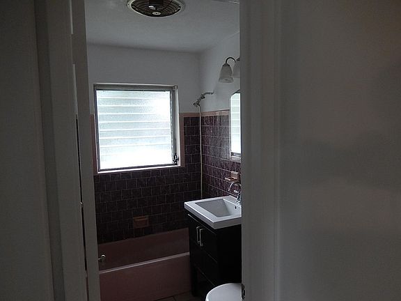 3rd image of 4010 NE 18th Ave