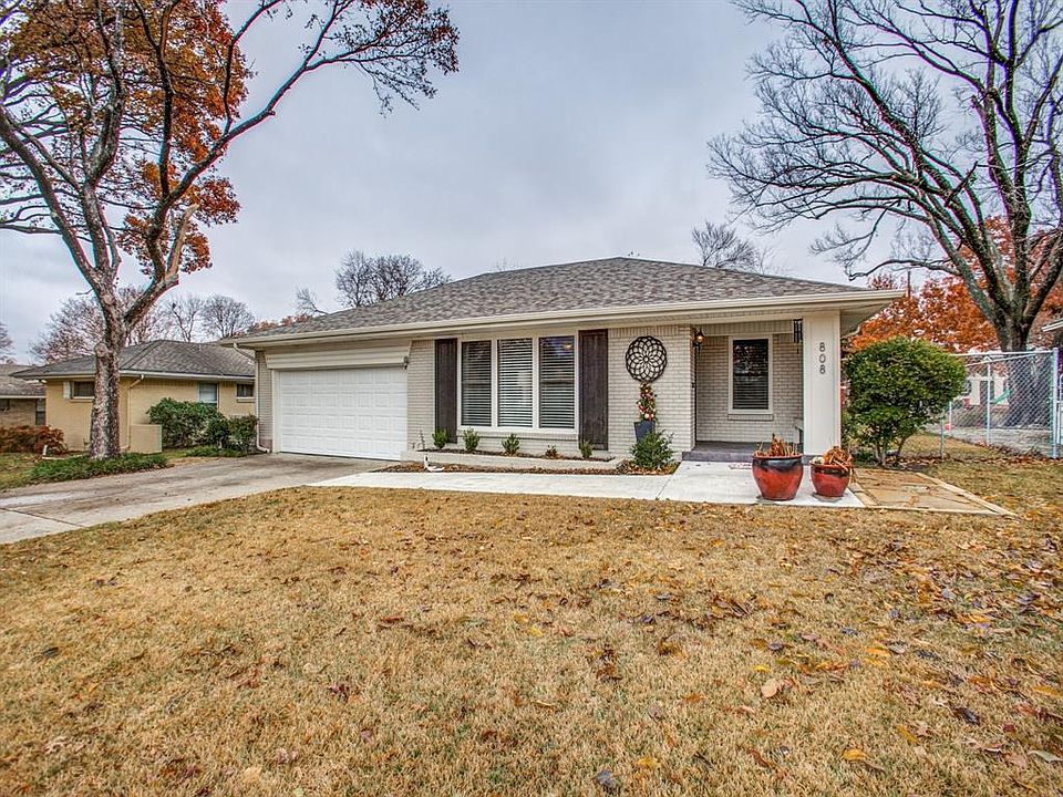 1st image of 808 Dumont Dr