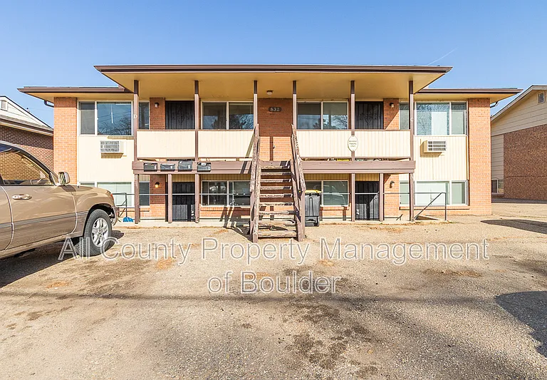 832 S Bowen St #A — Photo 1